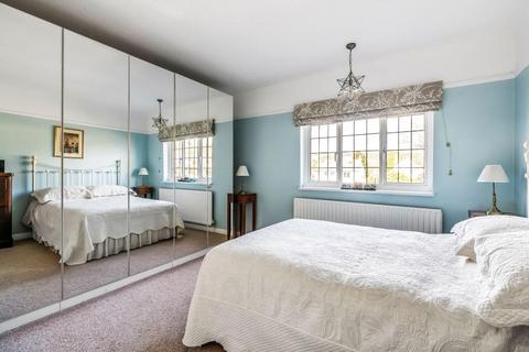 20 Deepdene Avenue, Dorking, RH4 1SR