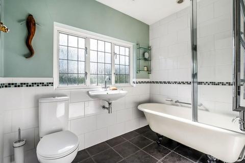 20 Deepdene Avenue, Dorking, RH4 1SR