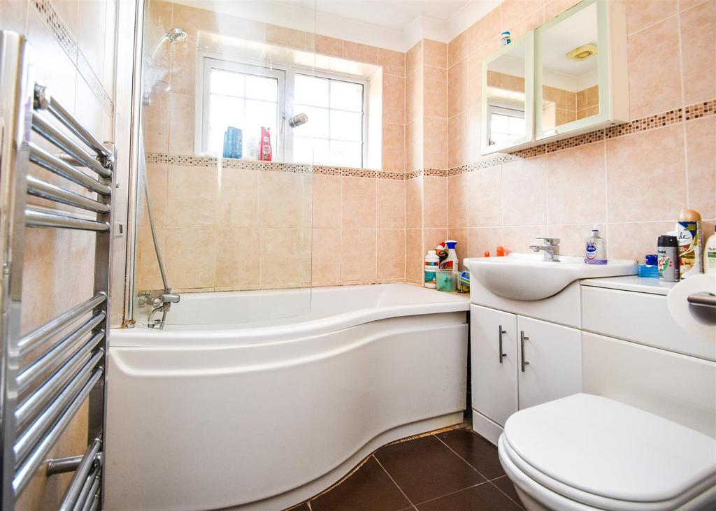 39 Alpine Way - Bathroom.jpg