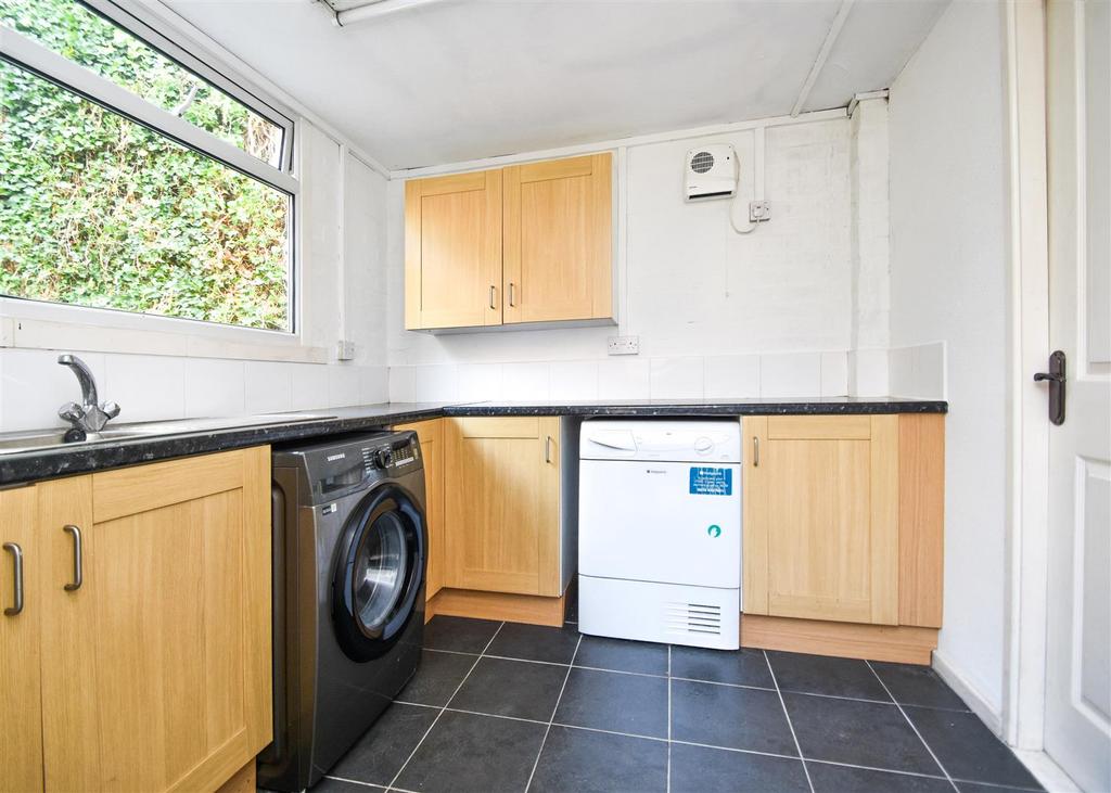 39 Alpine Way - Laundry.jpg