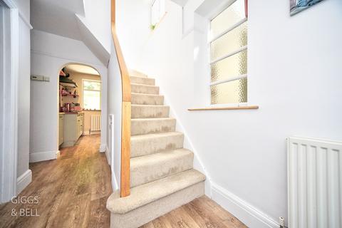 3 bedroom semi-detached house for sale, Knoll Rise, Luton, Bedfordshire, LU2