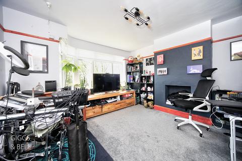 3 bedroom semi-detached house for sale, Knoll Rise, Luton, Bedfordshire, LU2
