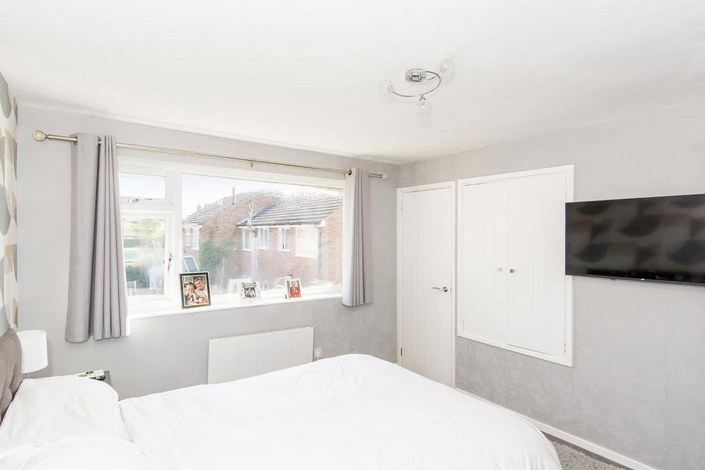 Bedroom One Photo 2