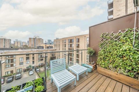 2 bedroom flat for sale, Guthridge Close, London E14