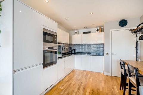 2 bedroom flat for sale, Guthridge Close, London E14