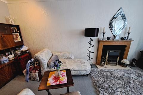 1 bedroom flat to rent, Hartington Place, Eastbourne BN21
