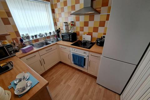 1 bedroom flat to rent, Hartington Place, Eastbourne BN21