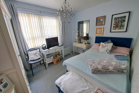 1 bedroom flat to rent, Hartington Place, Eastbourne BN21