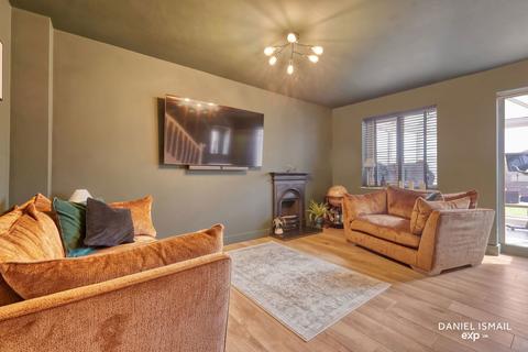 8 Cambridge Close, Langdon Hills, Basildon, SS16 6UW