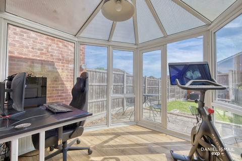 8 Cambridge Close, Langdon Hills, Basildon, SS16 6UW