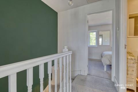 8 Cambridge Close, Langdon Hills, Basildon, SS16 6UW