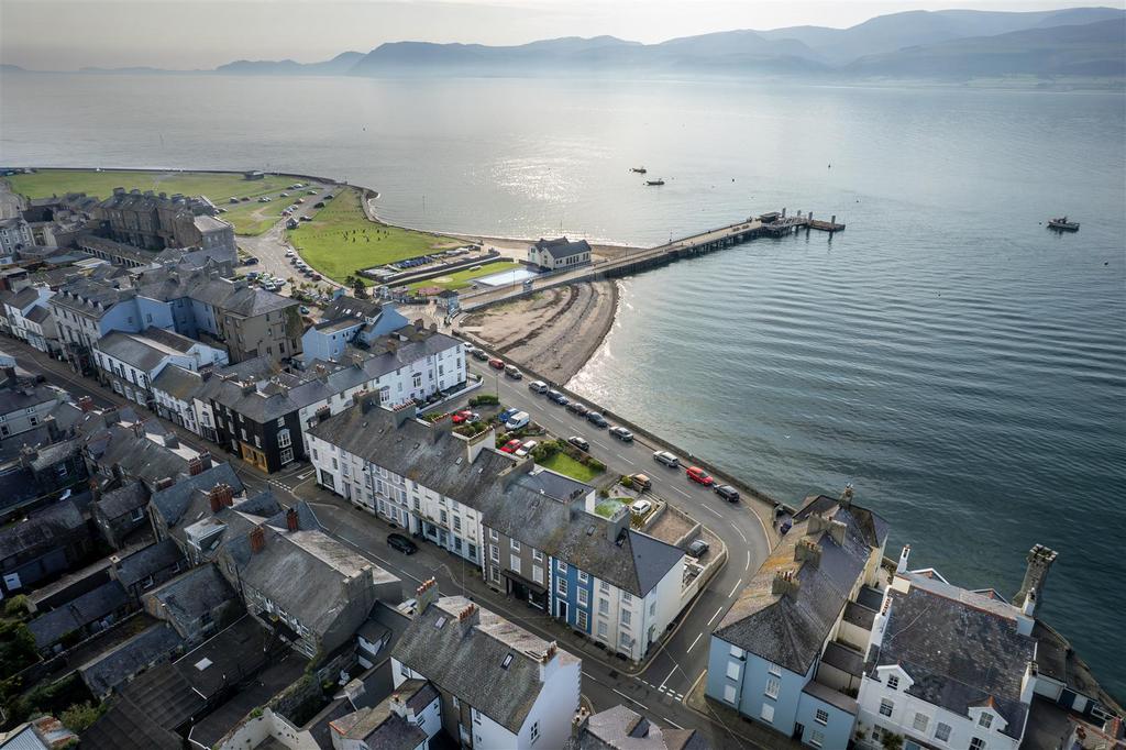 Exterior - 2 Bulkeley Terrace, Beaumaris-11.jpg