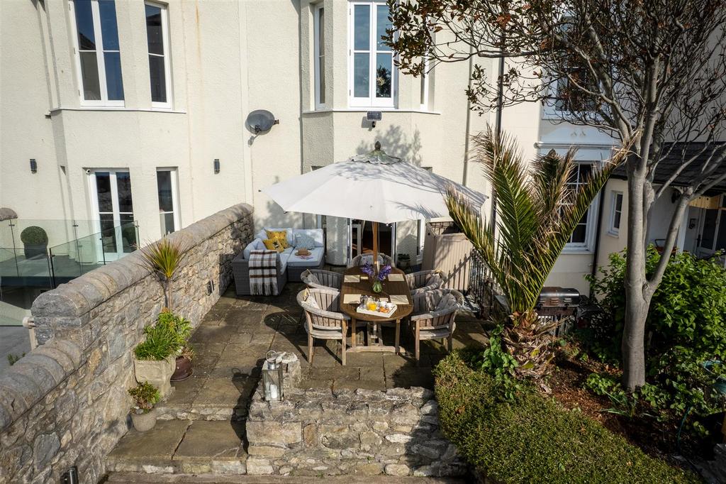 Exterior - 2 Bulkeley Terrace, Beaumaris-22.jpg
