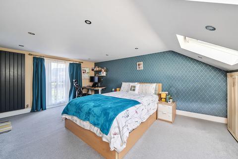 23 Redcar Close, Northolt, UB5 4EJ