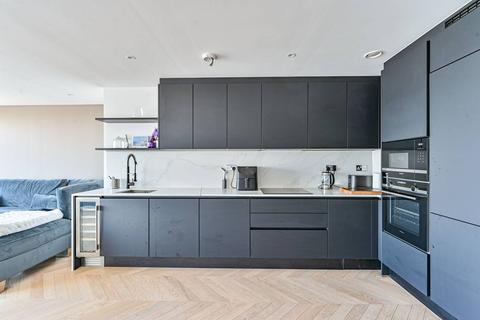 3 bedroom flat for sale, Hennessy Apartments, Woolwich Riverside, London, SE18