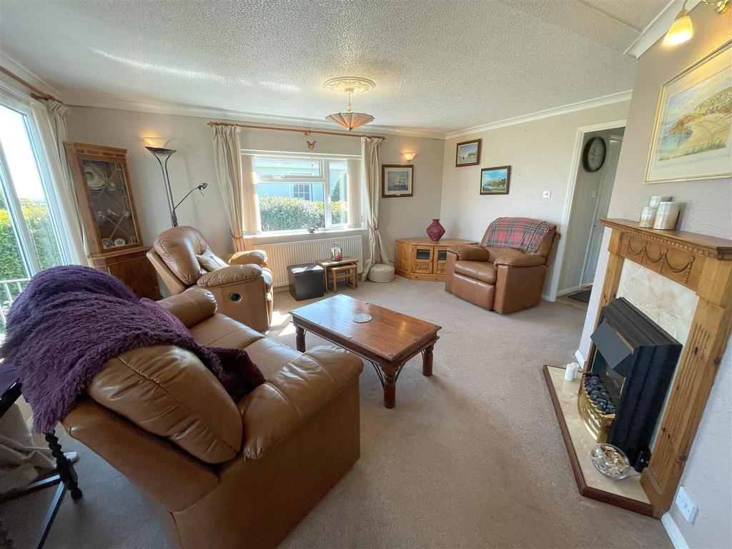 Sitting room 2.jpg