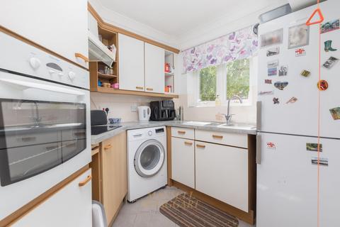 2 bedroom flat for sale, Gales Drive, Crawley RH10