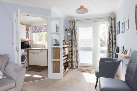 2 bedroom flat for sale, Gales Drive, Crawley RH10