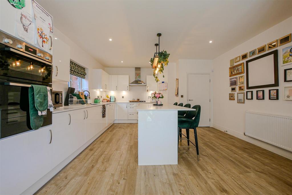 Kitchen/Breakfast Room
