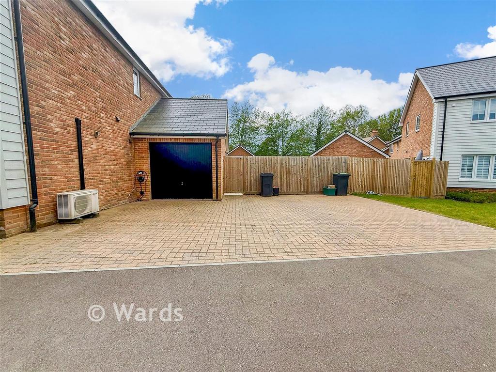 Garage/Parking
