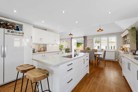 42 Oak Road, Caterham, CR3 5TS
