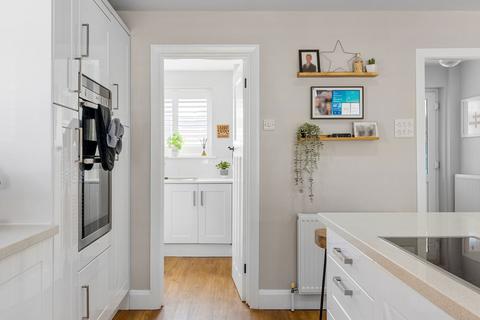 42 Oak Road, Caterham, CR3 5TS