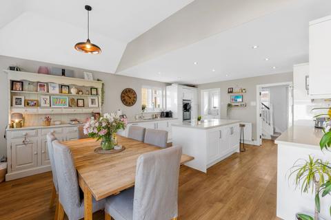 42 Oak Road, Caterham, CR3 5TS