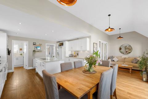 42 Oak Road, Caterham, CR3 5TS