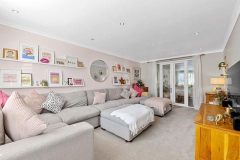 42 Oak Road, Caterham, CR3 5TS