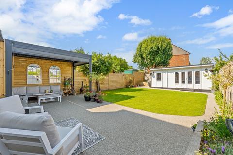 42 Oak Road, Caterham, CR3 5TS