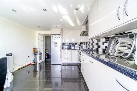 8 Shropshire Close, Mitcham, CR4 1XW