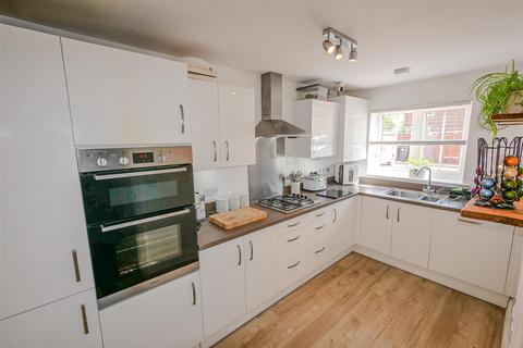61 Bonners Mead, Benson, Wallingford, OX10 6EU