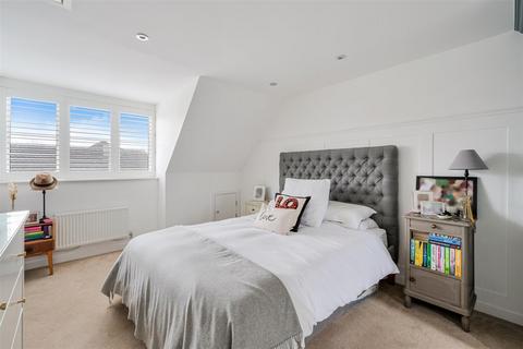 4 Winter Close, Epsom, KT17 1AH