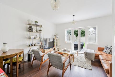 4 Winter Close, Epsom, KT17 1AH