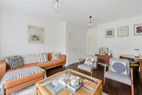 4 Winter Close, Epsom, KT17 1AH
