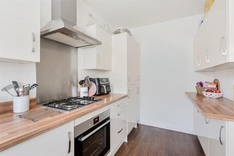 4 Winter Close, Epsom, KT17 1AH
