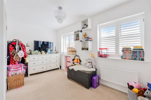 4 Winter Close, Epsom, KT17 1AH