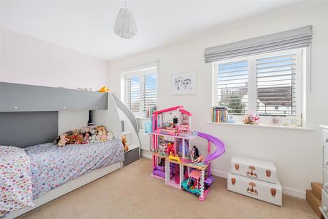 4 Winter Close, Epsom, KT17 1AH