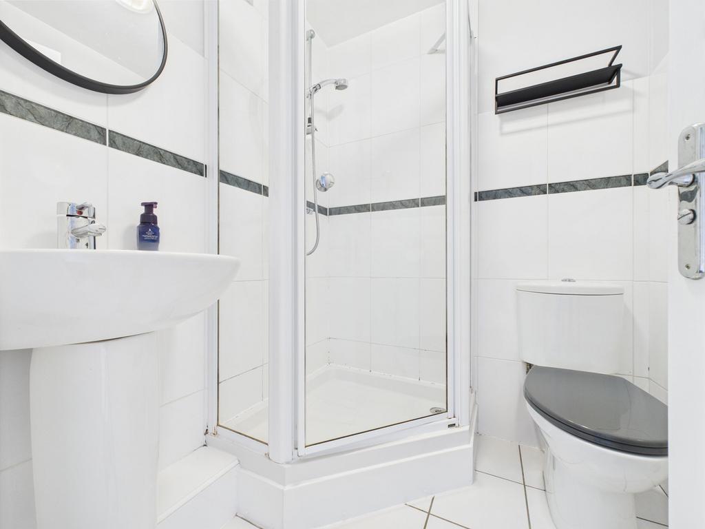 En-suite (Bedroom One)