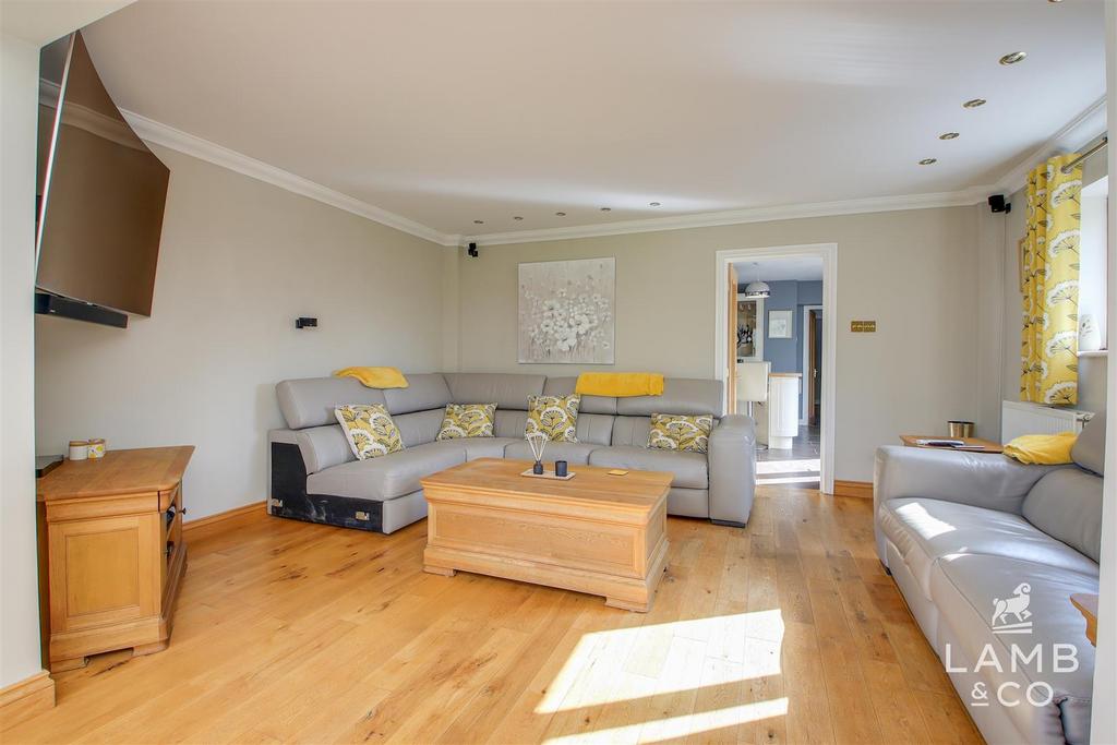 Sitting/dining room