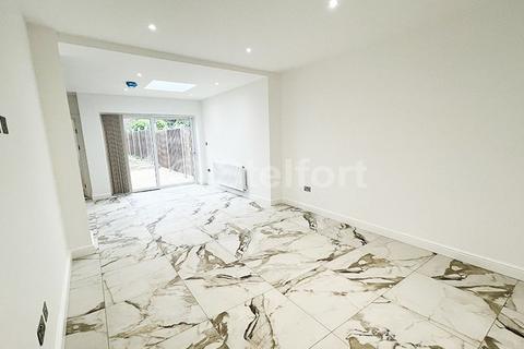 5 bedroom terraced house for sale, Squires Lane, London, N3
