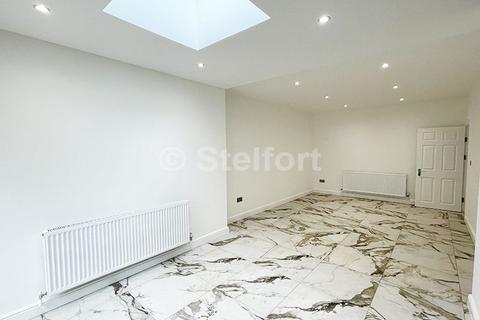 5 bedroom terraced house for sale, Squires Lane, London, N3