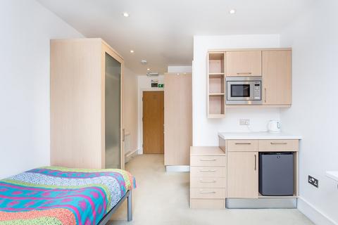 Studio to rent, Finchley Road, London NW3