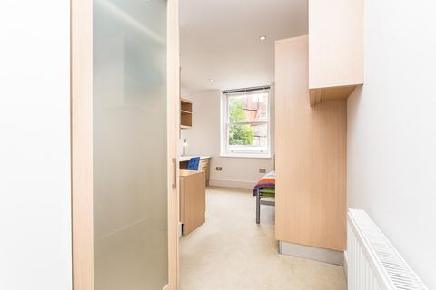 Studio to rent, Finchley Road, London NW3