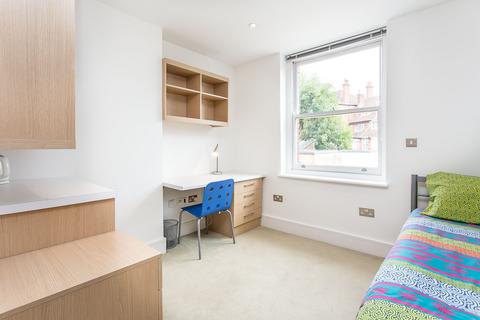 Studio to rent, Finchley Road, London NW3
