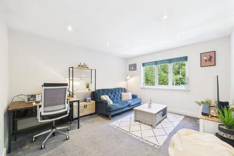 Flat 4, 20 Parkside Close, Churchdown, Gloucester, GL3 1JR