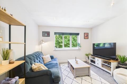 Flat 4, 20 Parkside Close, Churchdown, Gloucester, GL3 1JR