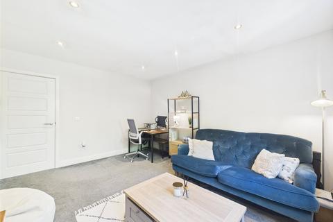 Flat 4, 20 Parkside Close, Churchdown, Gloucester, GL3 1JR
