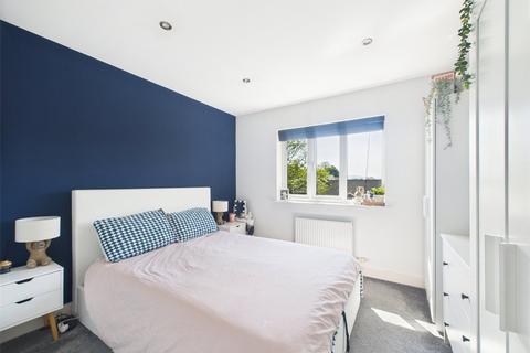 Flat 4, 20 Parkside Close, Churchdown, Gloucester, GL3 1JR