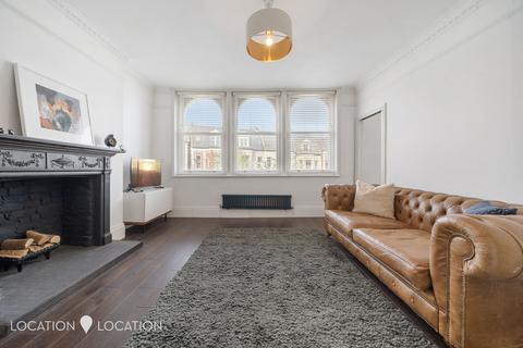2 bedroom flat for sale, Clissold Crescent, London, N16